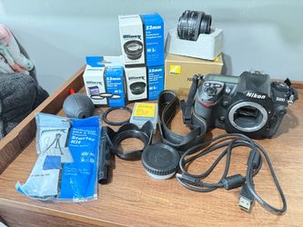 NIKON D200 PLUS ALL PICTURED ACCESSORIES