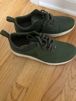 Women’s Nikes Size 7.5