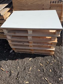 6 Ply wood pallets 33x45 heavy duty type $100 takes all 6 pallets