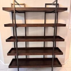 Bookcase/shelf :: Signature Design By Ashley
