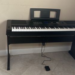 Yamaha DGX650 88 Key Keyboard