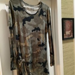G By Giuliana Camo Tunic Long Sleeve Shirt Size Medium 
