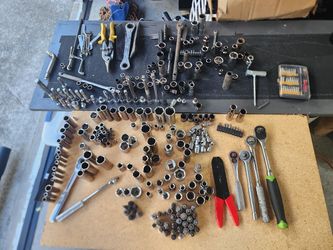1/4", 3/8" & 1/2" drive socket & ratchet lot — mixed SAE/metric