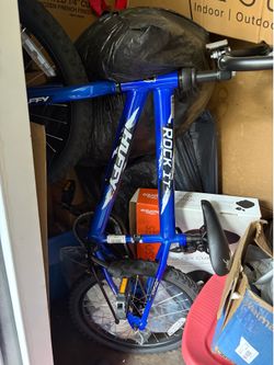 Boys blue huffy 6+