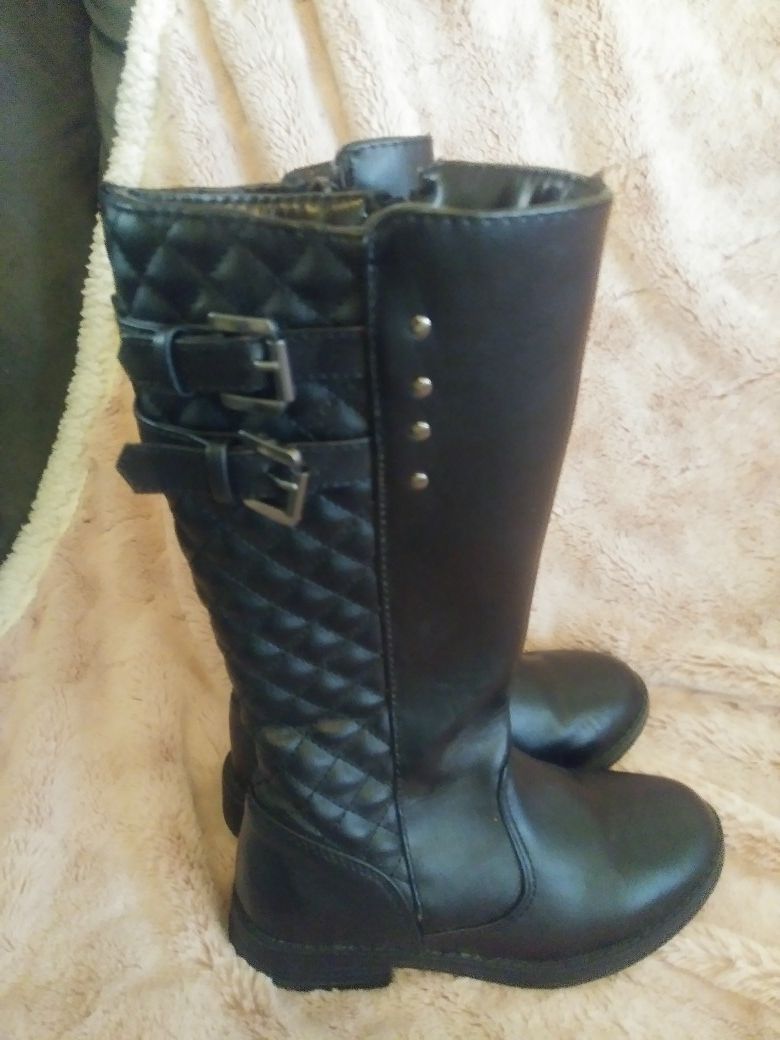 Girls size 12 black boots from kohls