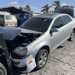 2009 VW Volkswagen Jetta for parts