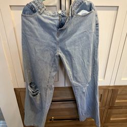 Light Wash Distressed Straight/Wide Leg Jeans Edikted