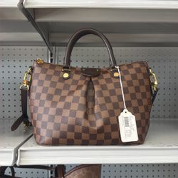 Louis Vuitton PURSE w/strap 
