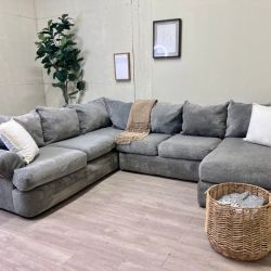 WE DELIVER! 🚚 - Light Gray Modern Deep-Seated U Sectional Couch with Chaise