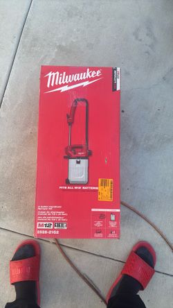 Milwaukee m12 2 gallon sprayer