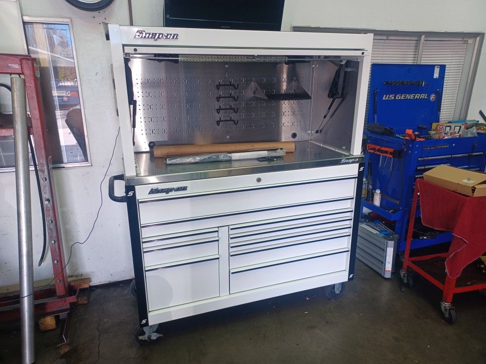 Used Snap On Tool Box With Hutch for Sale in Concord, CA - OfferUp
