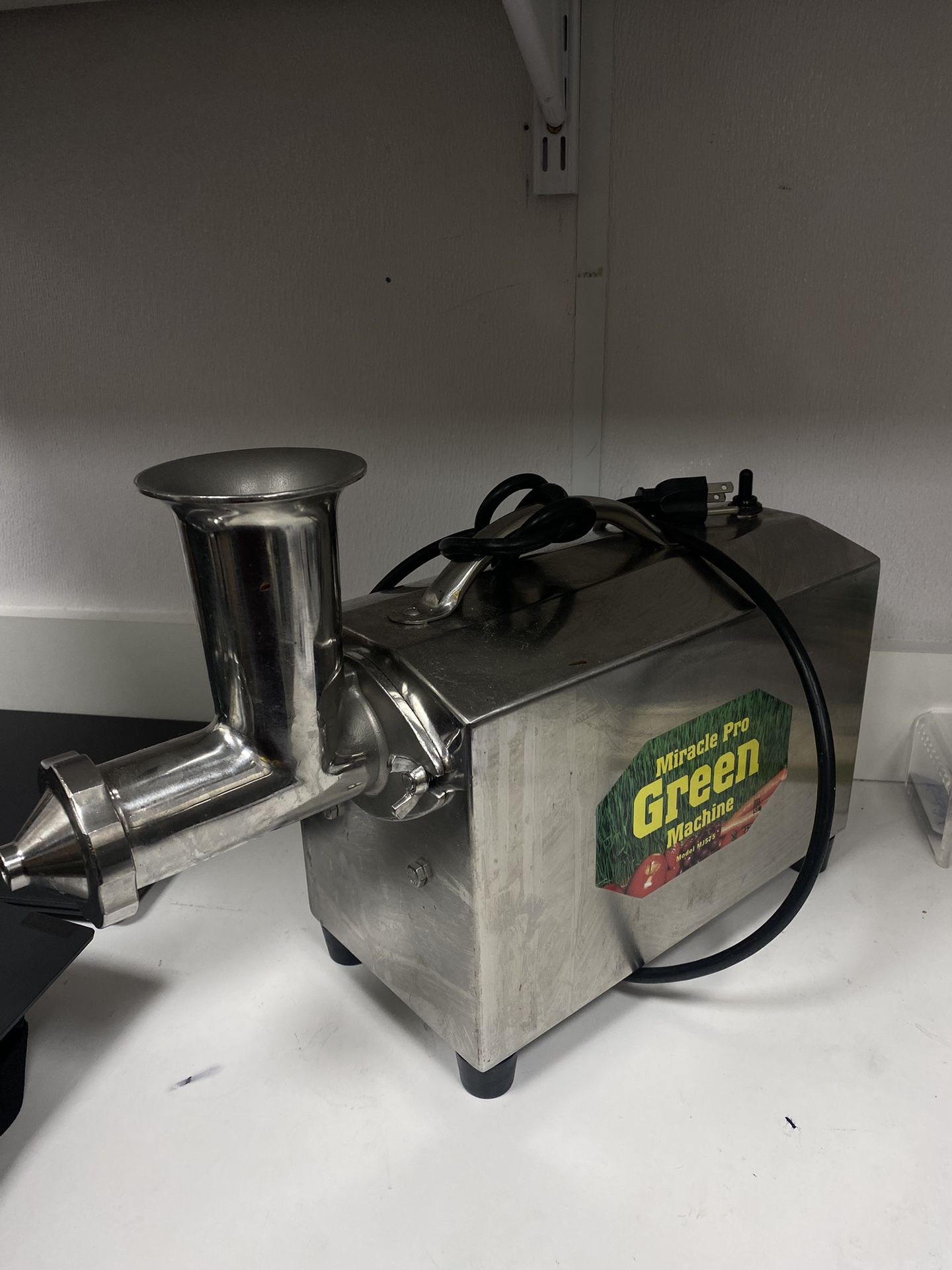 Miracle Pro Wheat Grass Machine for Sale in San Mateo, CA OfferUp