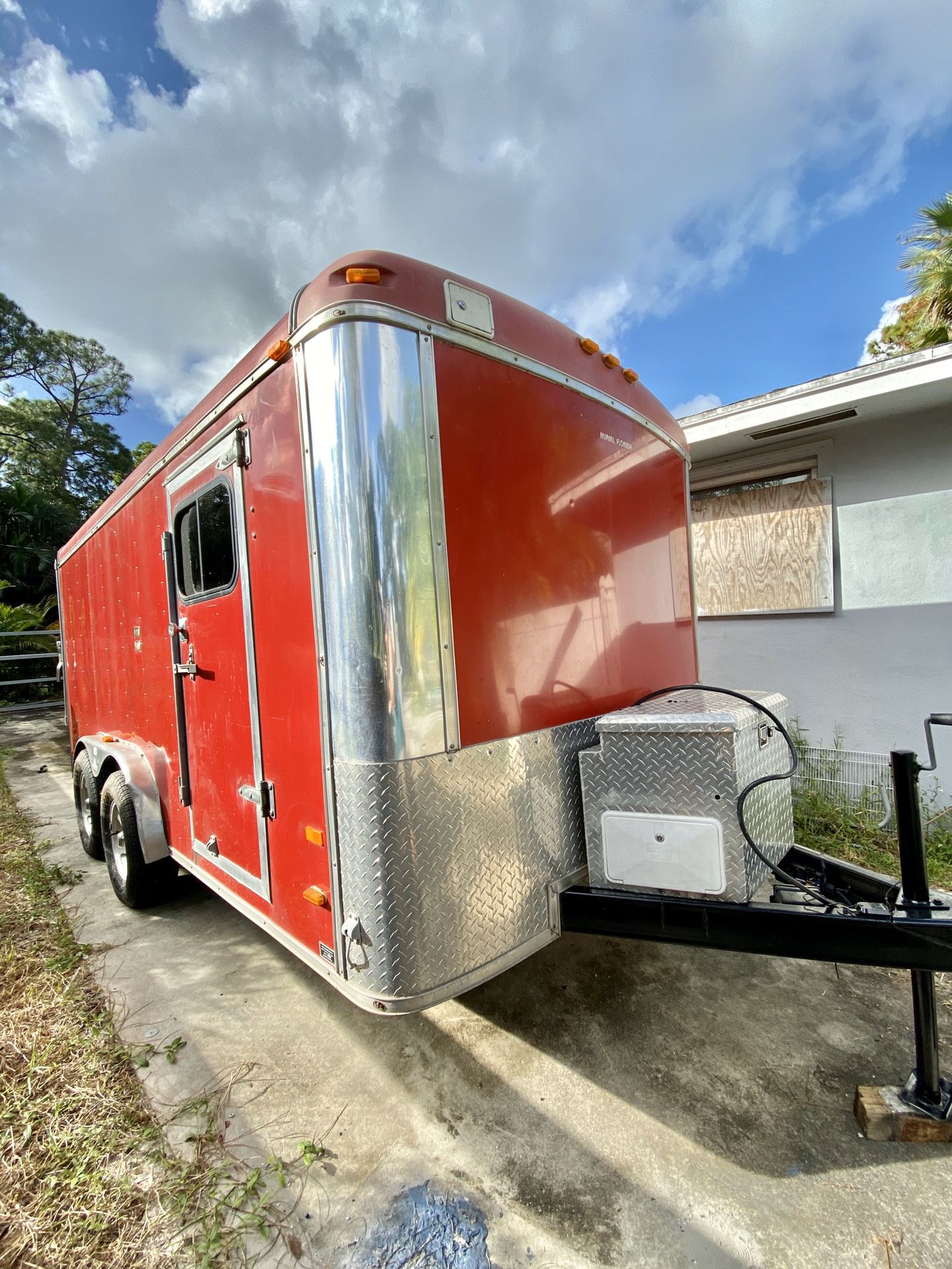 2006 Nice Enclosed Toy Hauler Trailer Loaded clean / Paid $10,500 new