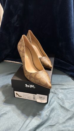 Coach Wiley sig pump.  US  size 7