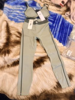 Alo yoga Set (Sports bra & Leggings)