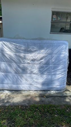 Full size bed