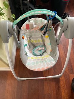 Baby swing BRIGHT STARTS New Bright Starts Portable 6-Speed Baby Swing (Whimsical Wild)