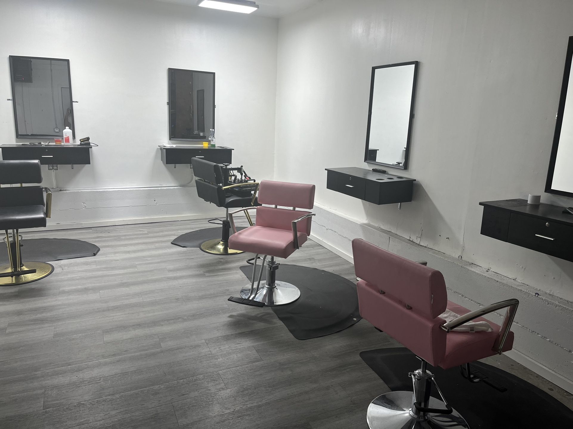 4 Complete Barber/salon Stations