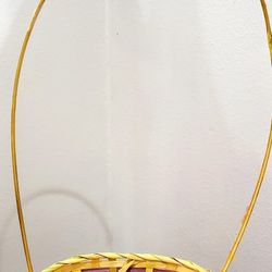 Cute Traditional Easter Basket 
7in x 10in with huge handle 