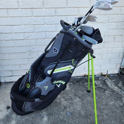 Callaway Carry Cart Bag, Complete with Shoulder Straps and Rain Cover, Nice like new condition.  (clubs not included)