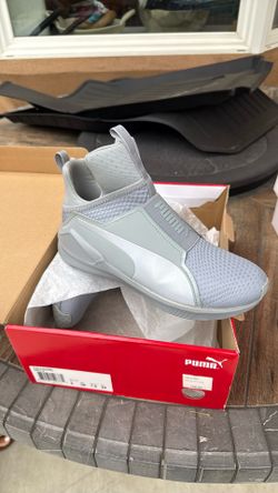 New Women’s pumas Size 7.5