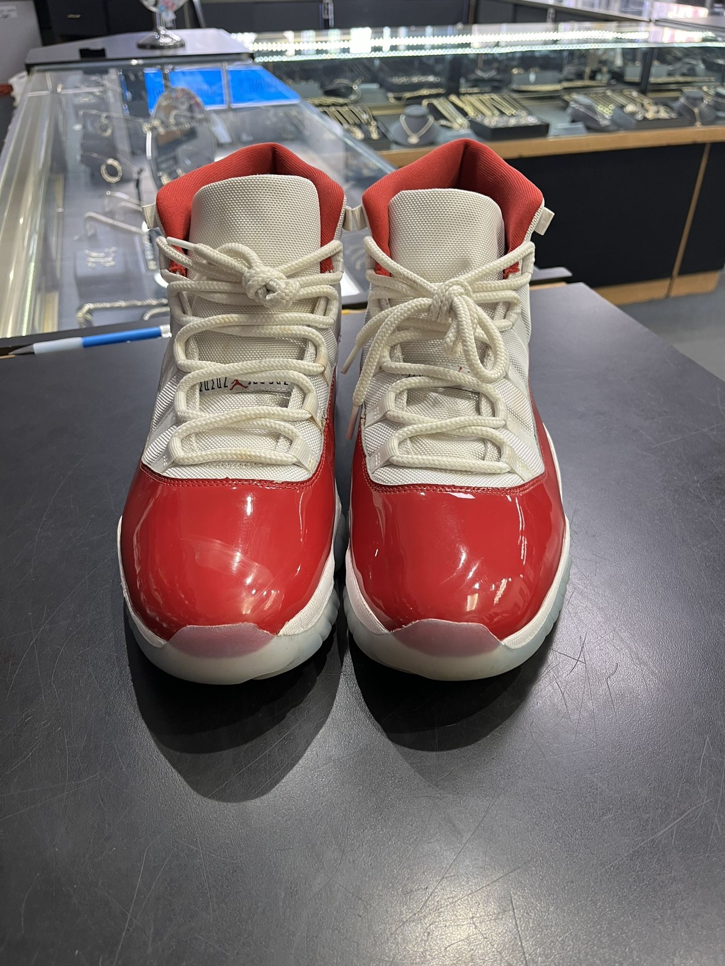 Men’s Gym Shoes Size 14 (841409-1)