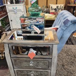 Catrina Modern Victorian Mirrored Accent Table 