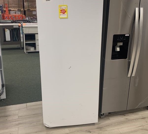 FRIGIDAIRE FFFU13F2VW STAND UP FREEZER JM6 for Sale in San Antonio, TX