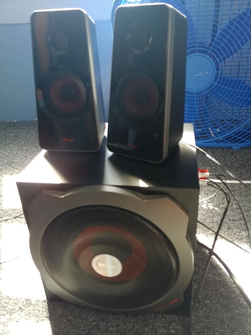 Speakers with subwoofer