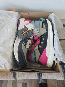 Adidas Terrex Free Hiker
Grey Pink Blue