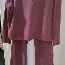 Mauve Calvin Klein Travel Outfit