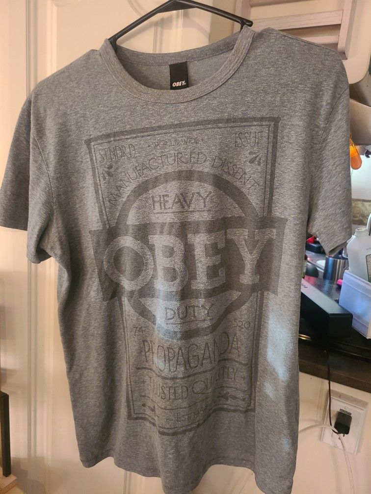 Men's Obey Shirt Medium