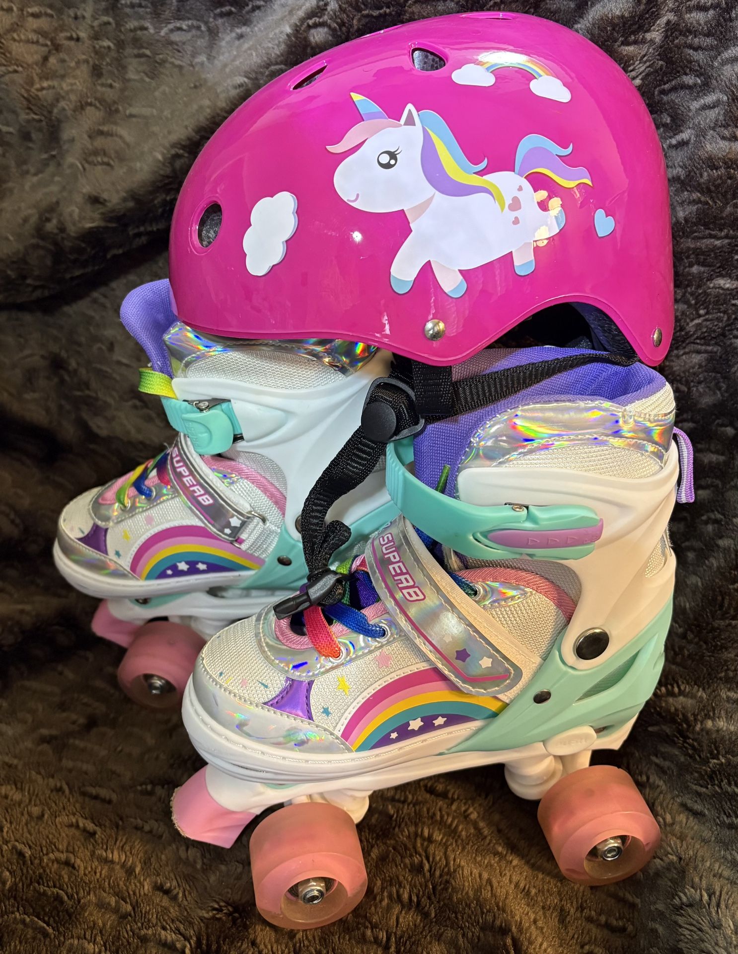 (Barely Use )Girls Skate And Helmet Set