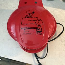 Peanuts snoopy waffle maker