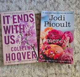 (📚Lot of 2) Books: It Ends with Us : A Novel by Colleen Hoover (2016, Paperback) and Mercy by Picoult, Jodi.
📚