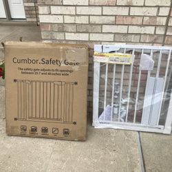 New 29-48” Cumbor Pressure Mounted Gate