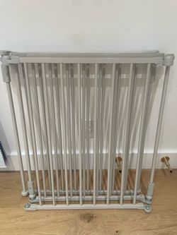 Baby gate and fences
