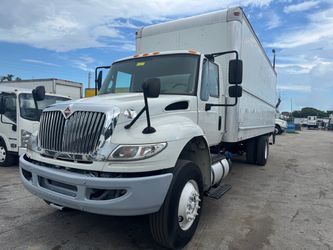 2016 International 4300 24’ box truck low miles !
