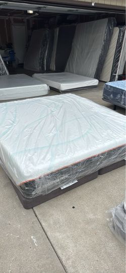 King size mattress and box Pring