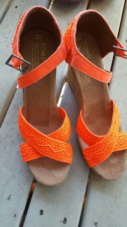 Toms wedge sandal size 8 NEW
