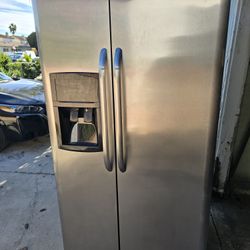 Frigidaire Refrigerator 