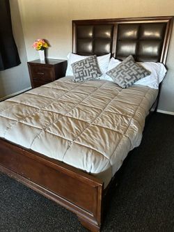Queen Bed Includes Matress