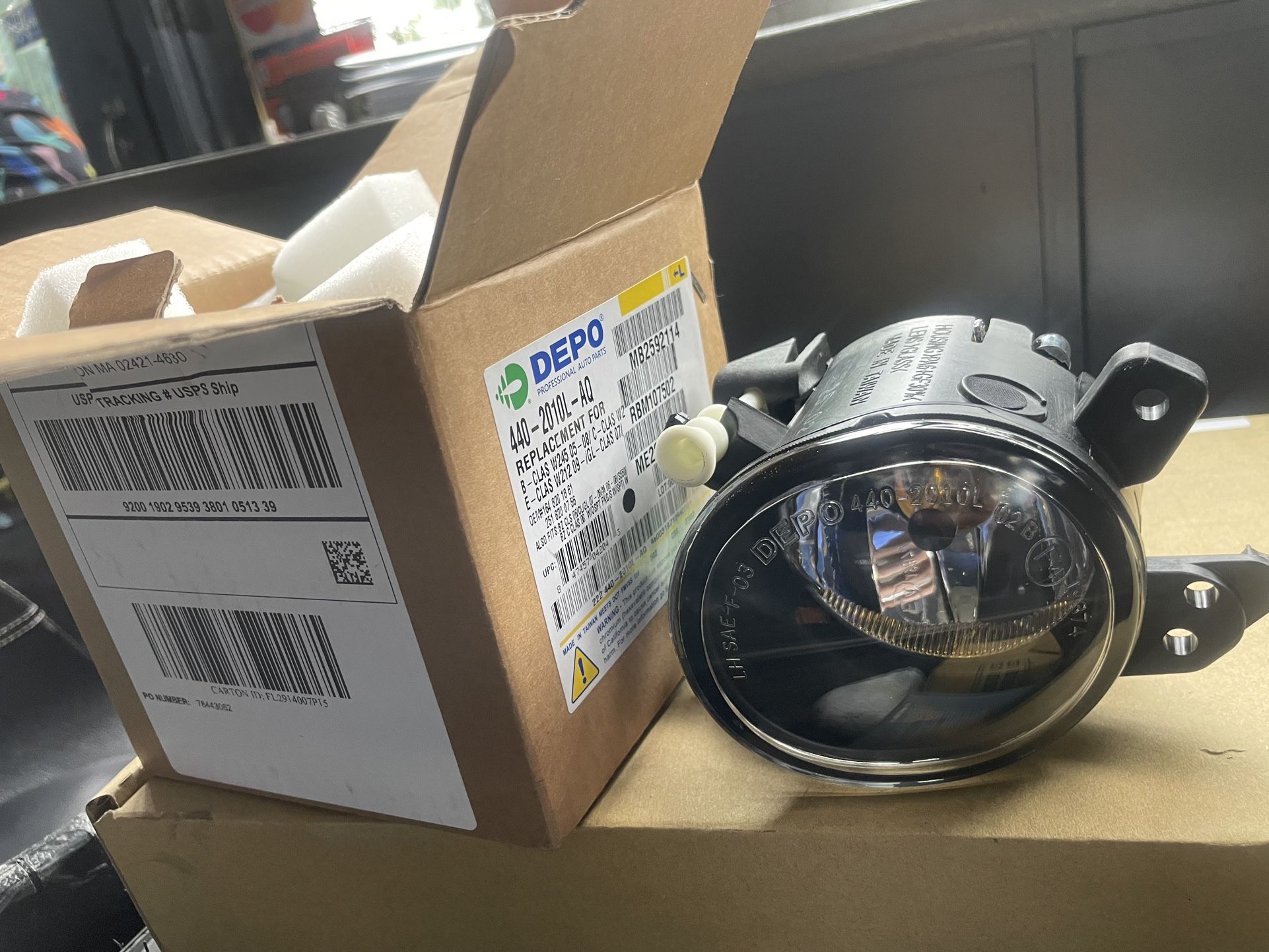 NEW! Fog Light with Bulbs - 2008-2011 Mercedes Benz