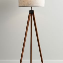💡 Modern Tripod Floor Lamp – Scandinavian Style – $90 OBO