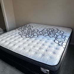 Queen Size Mattress Pillow Top New 12”
