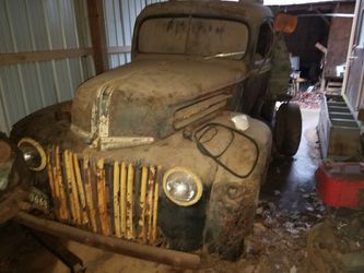Barn find all original 46-47 ford flatbed truck