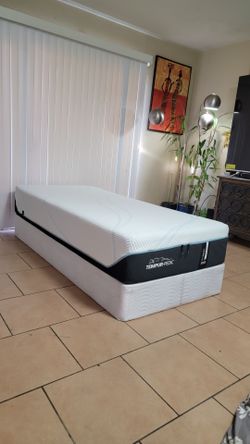 VERY NICE LIKE NEW XL TWIN SIZE TEMPURPEDIC MATTRESSES AND BOXSPRING FOR SALE! IN EXCELLENT CONDITION, FREE DELIVERY