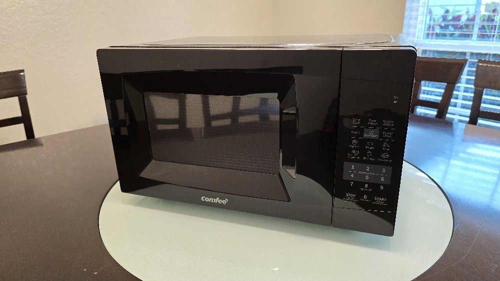 COMFEE Countertop Microwave Oven
