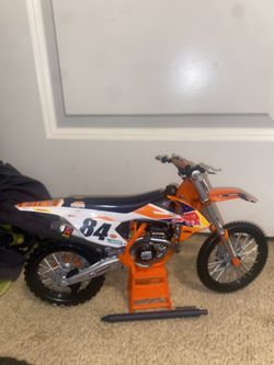 Maisto Toys 1:6 Jeffrey Herlings #84 Red Bull KTM SXF 450 Toy