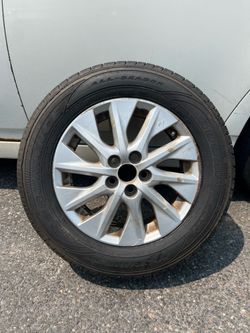 Toyota Prius Wheel plus Good Year Tire 195 / 65R15